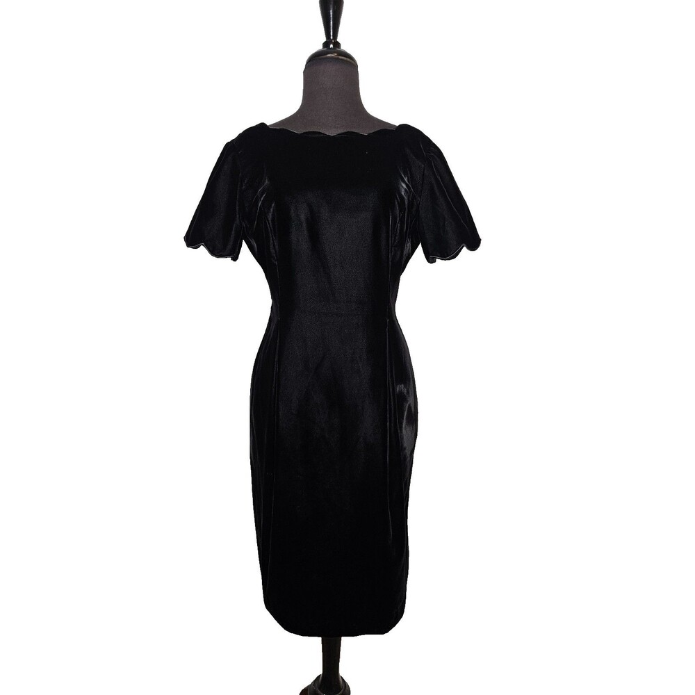 MAGGY LONDON Black Velvet Scalloped Neck Cocktail Dress 8 Petite Romantic Gothic